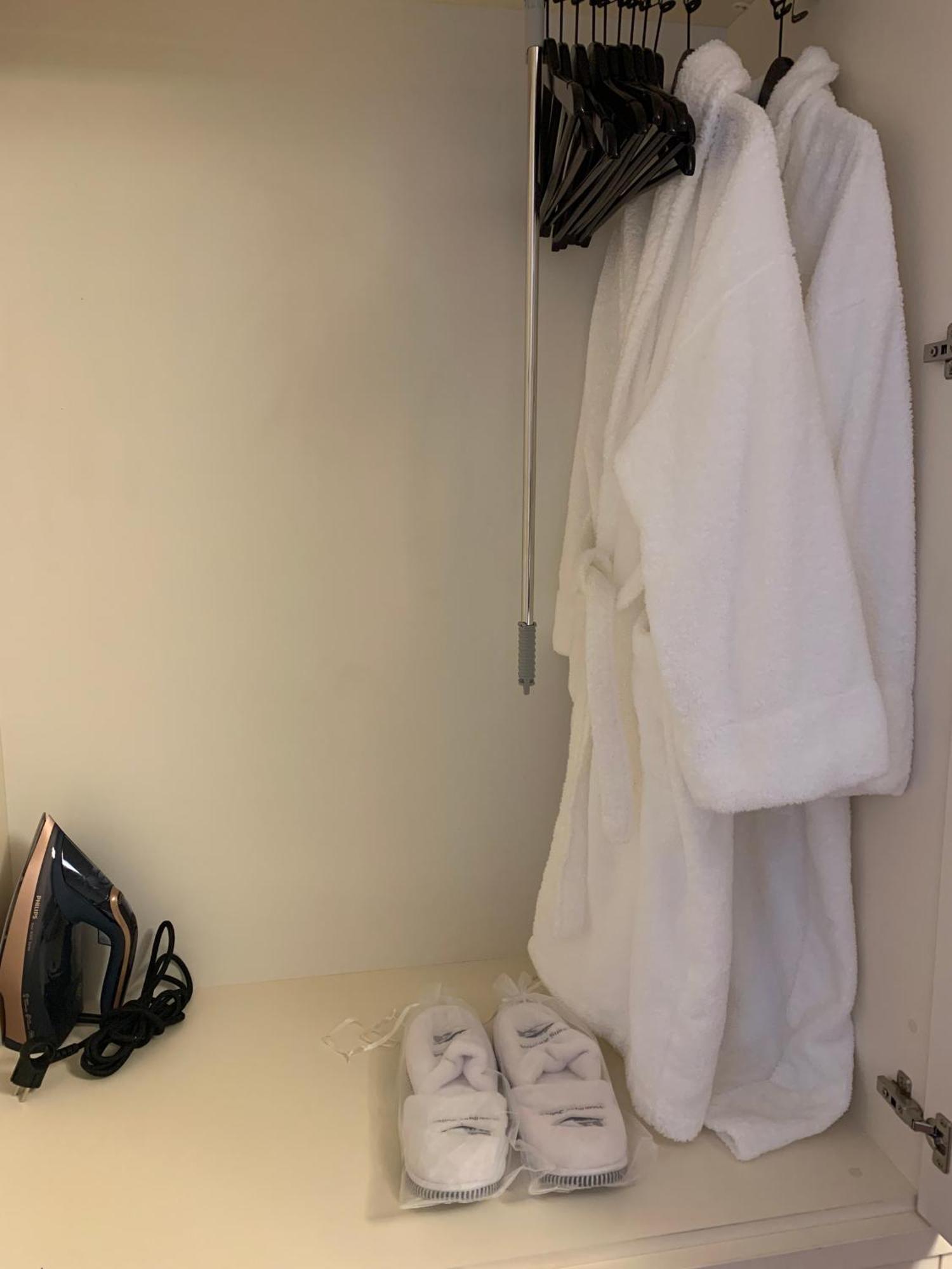 Botanique Suites Airbnb, Anvers Extérieur photo